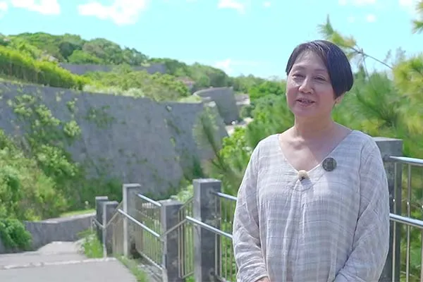 那覇伝統織物事業協同組合 山里 千佳子|首里城 城壁